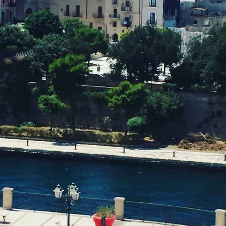 Oda ve Kahvaltı Elle Taranto